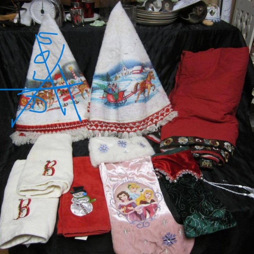 VTG HOLIDAY FABRIC DECORATIONS TREE SKIRTS, TOWELS, STOCKING, CHEER BAG 7 PCS